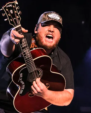 Luke Combs Pittsburgh